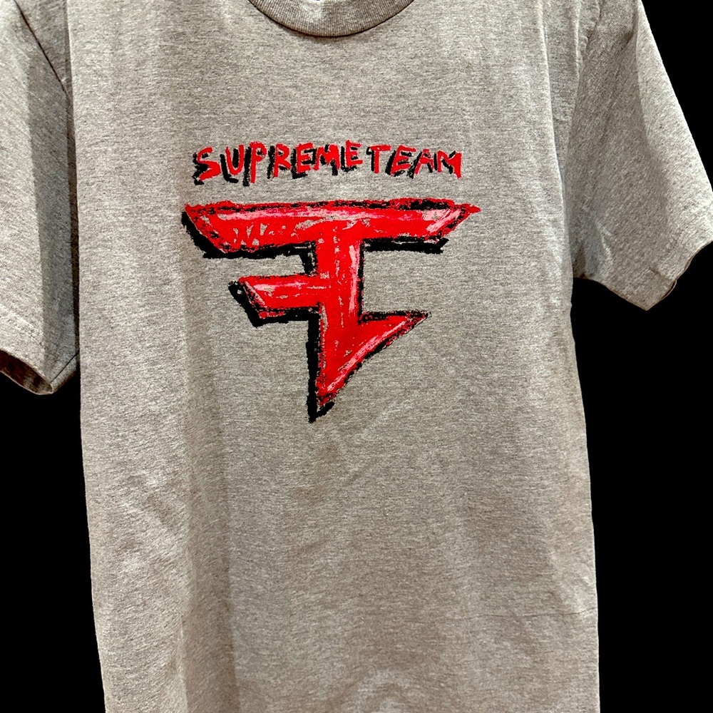 Supreme t-shirt. New
